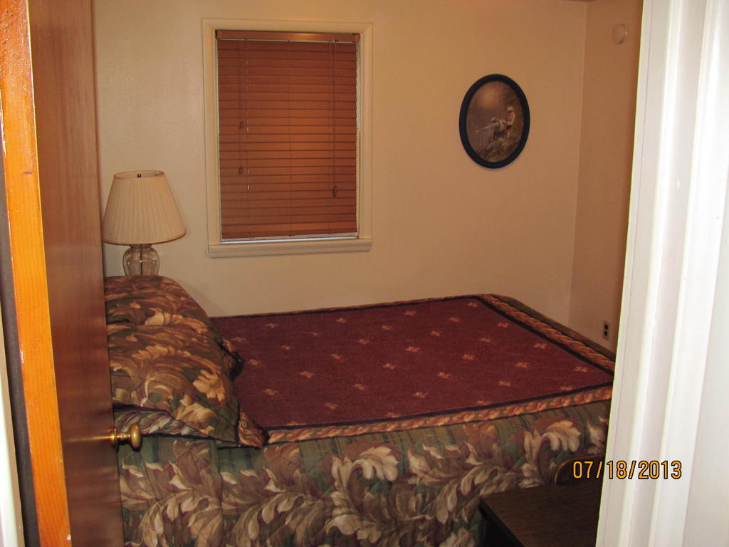 Garden Cottages Motel - Rapid City Room photo