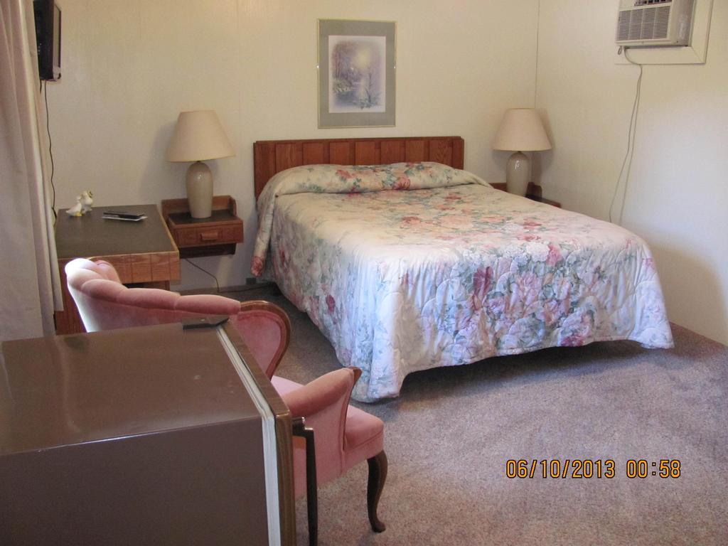 Garden Cottages Motel - Rapid City Room photo