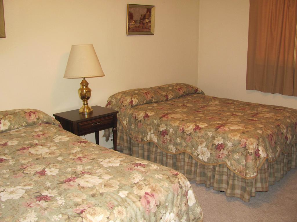 Garden Cottages Motel - Rapid City Room photo