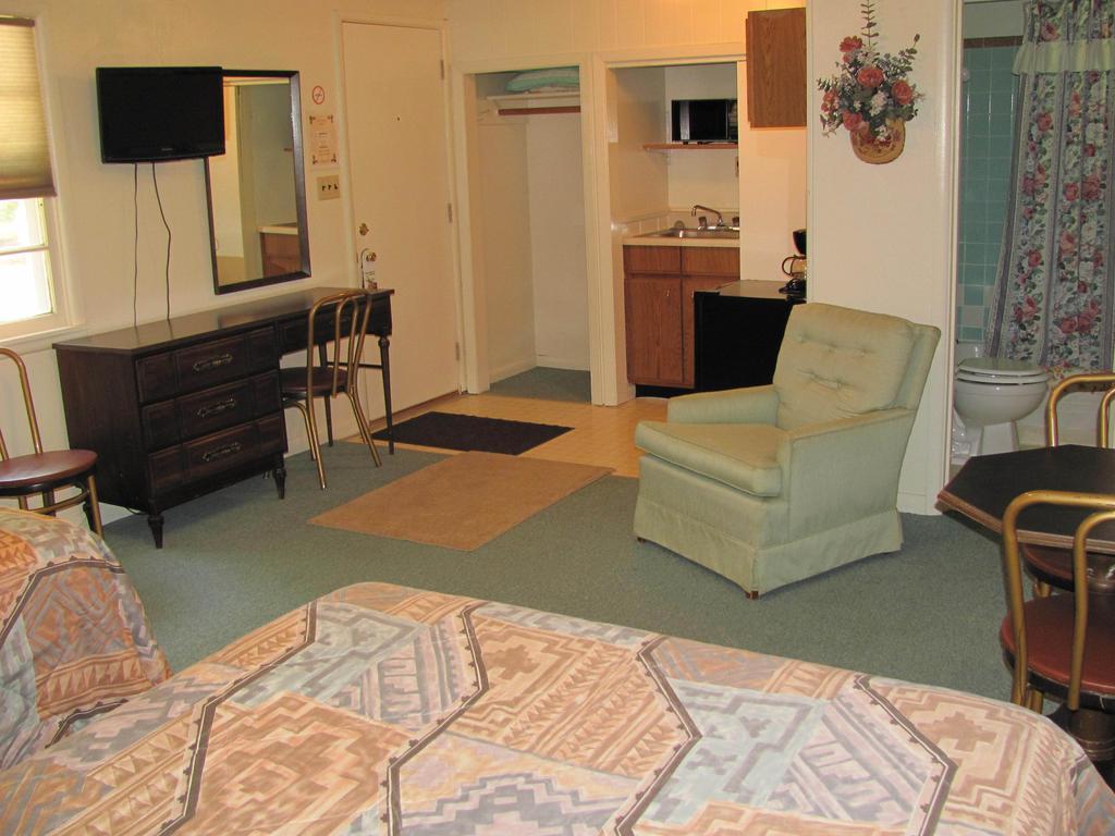 Garden Cottages Motel - Rapid City Room photo